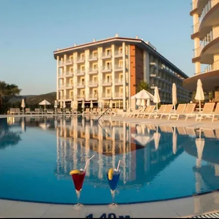 Lander Luxury Apartment, 5 Star Hotel, * Κουσάντασι