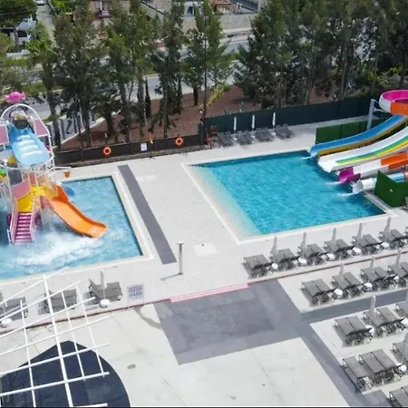 Lander Luxury Apartment, 5 Star Hotel, * Κουσάντασι