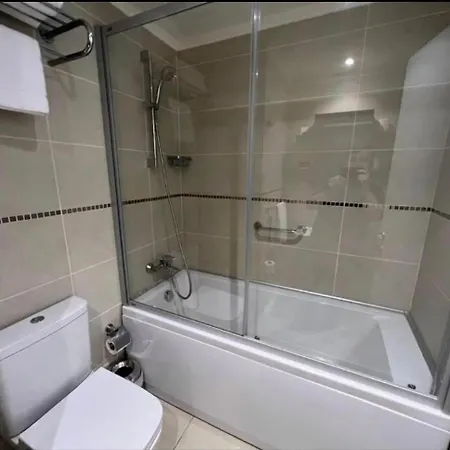 Διαμέρισμα Lander Luxury Apartment, 5 Star Hotel, Κουσάντασι