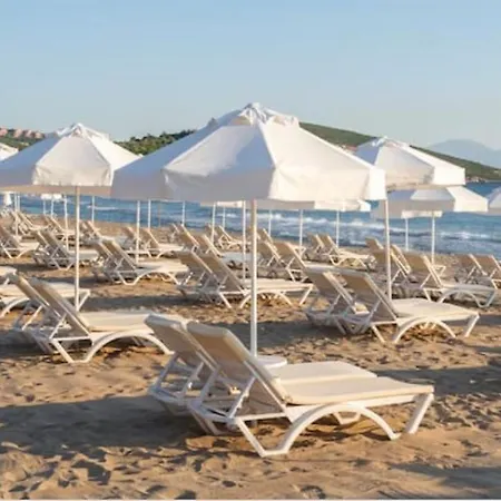 Lander Luxury Apartment, 5 Star Hotel, * Κουσάντασι