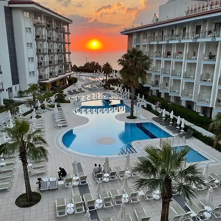 Апартаменты Lander Luxury Apartment, 5 Star Hotel, *